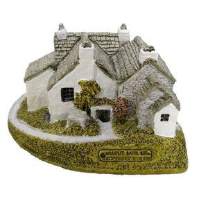 LILLIPUT LANE Dove Cottage ceramic decoration handmade in the UK vintage